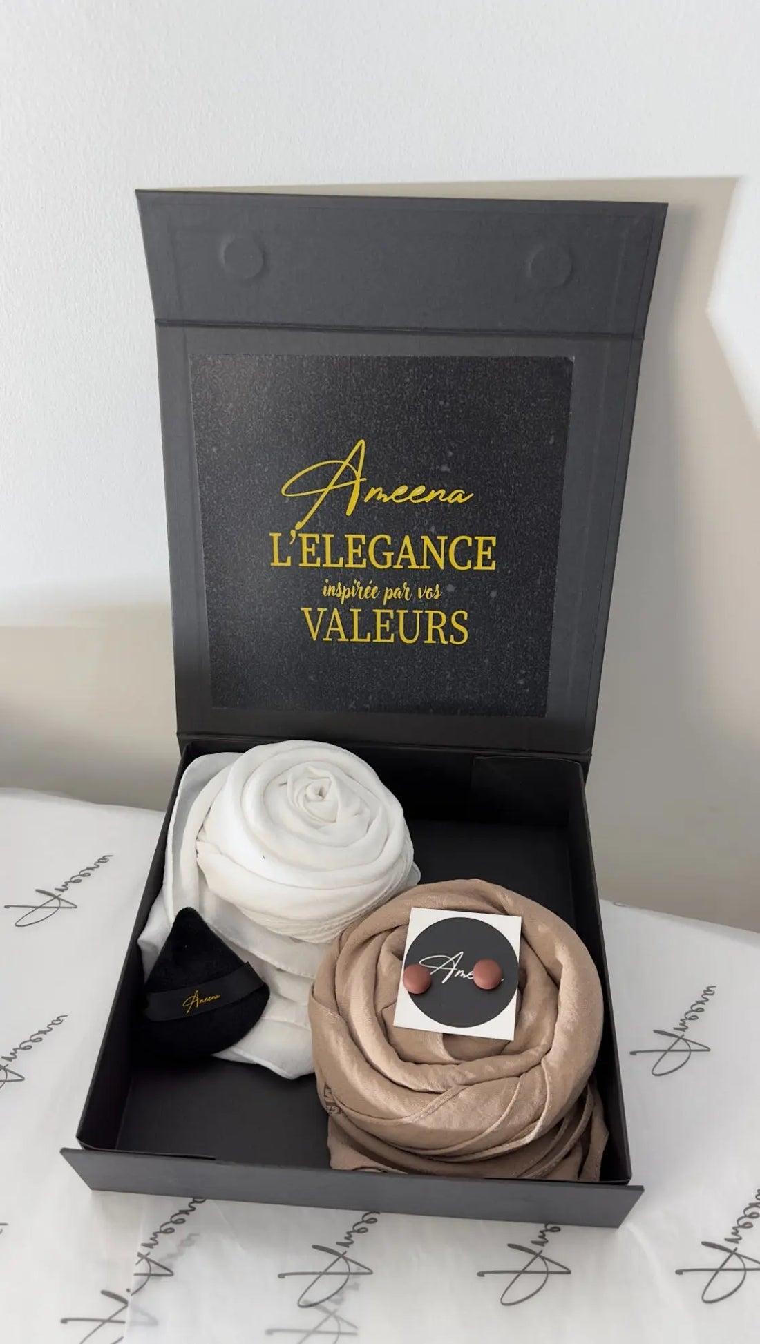 L’art d’associer les couleurs de ta Hijab Box à tes tenues — même en voyage AMEENA