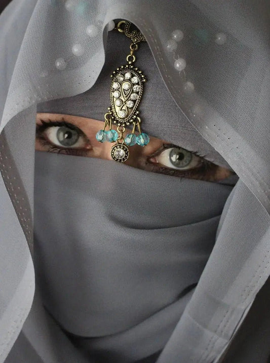 Accessoires indispensables pour sublimer une tenue musulmane | AMEENA AMEENA