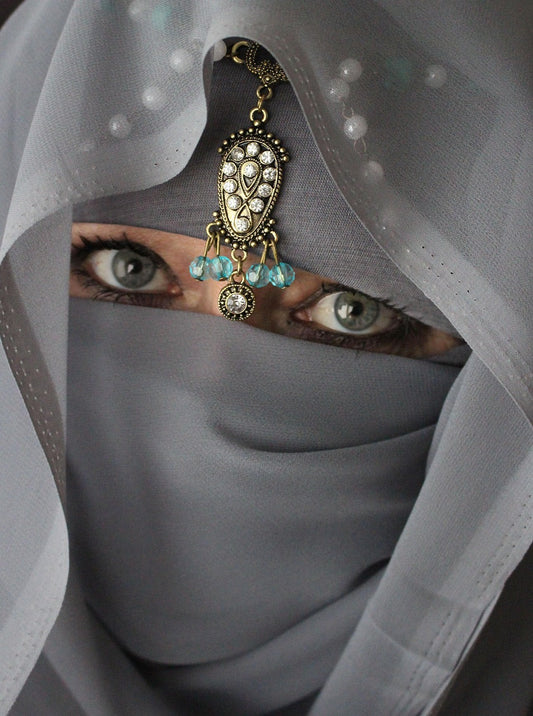 Accessoires indispensables pour sublimer une tenue musulmane | AMEENA