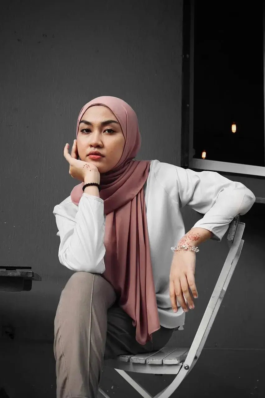 Tendances abaya 2025 : couleurs, matières et nouveautés AMEENA
