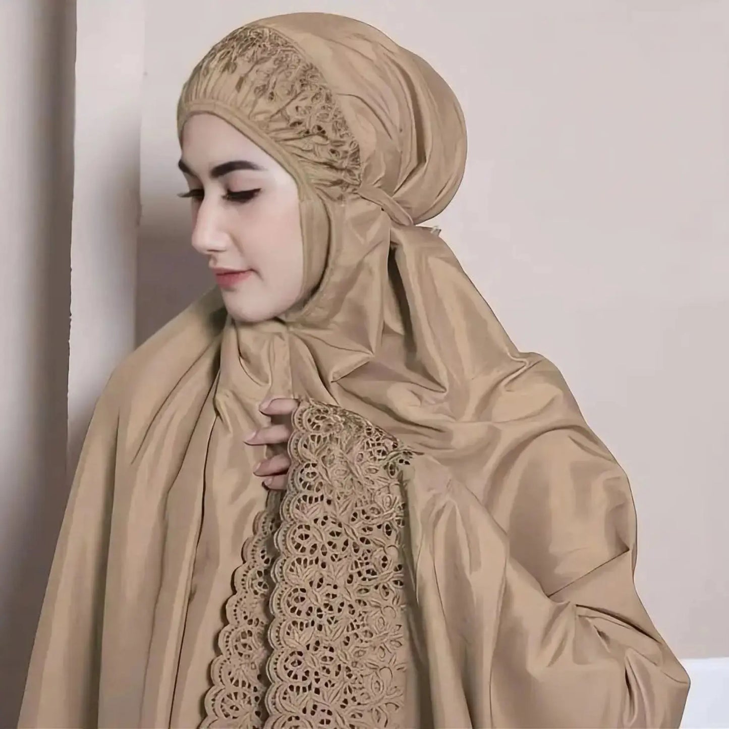 Telekung Sakina ensemble prière malaisien brodé blanc — AMEENA boutique islamique française